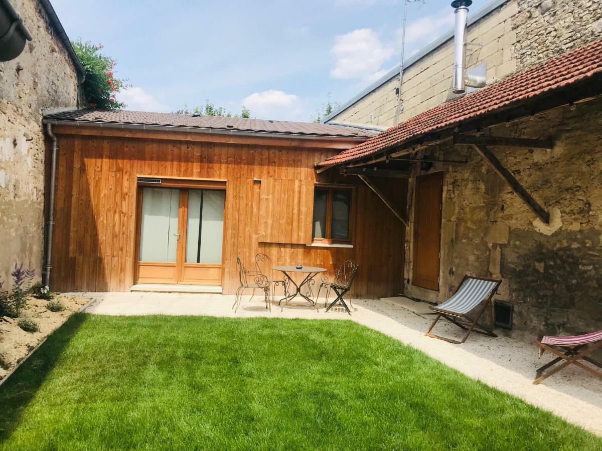 By La Boite En * Senlis (Oise)